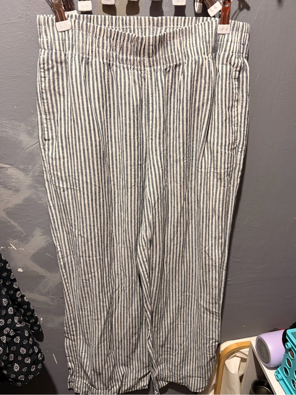 Old Navy Men’s Striped Chino Pants — White and Gray